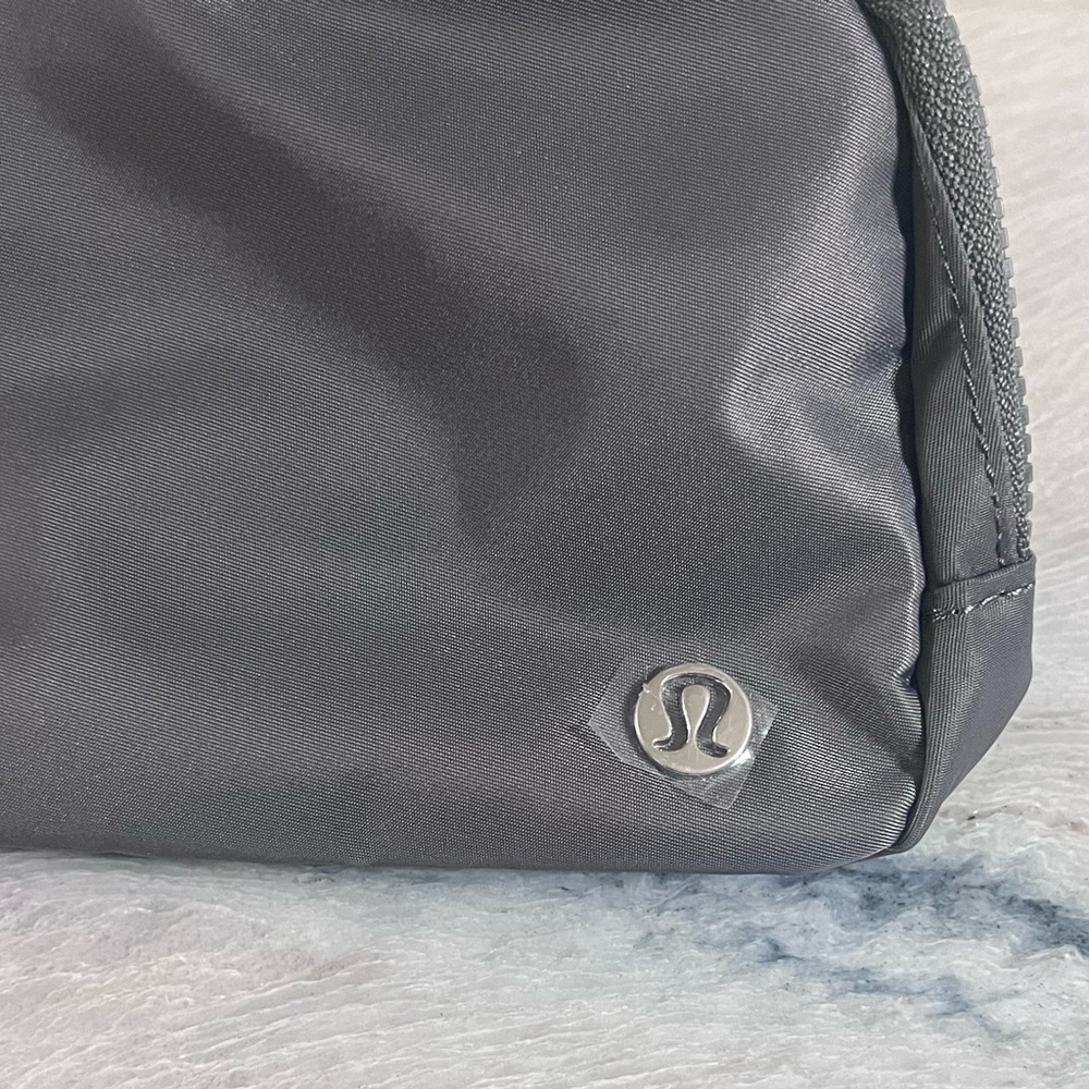 Lululemon Everywhere Belt Bag - Picture 4 of 11